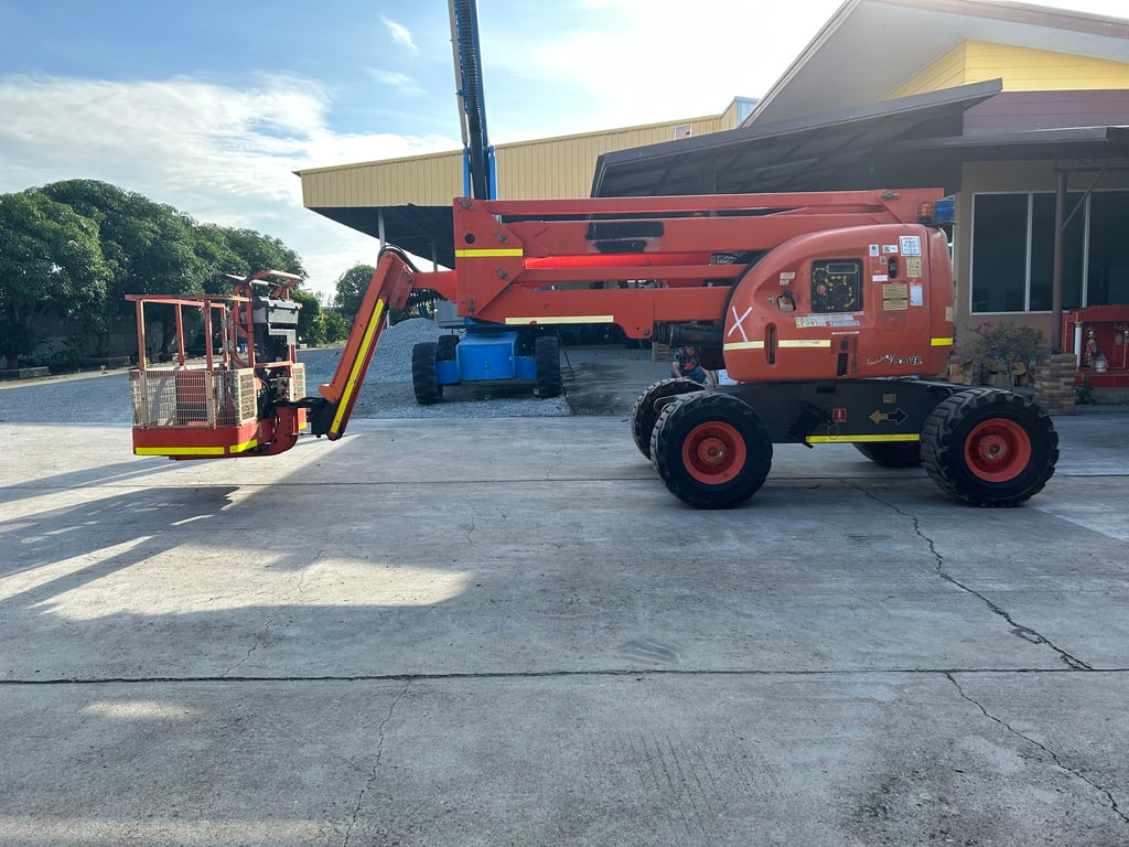 ขายรถกระเช้าบูม JLG รุ่น 450AJ ความสูง 13.7 เมตร รถเก่านอก ติดต่อ Line jiraroj2909