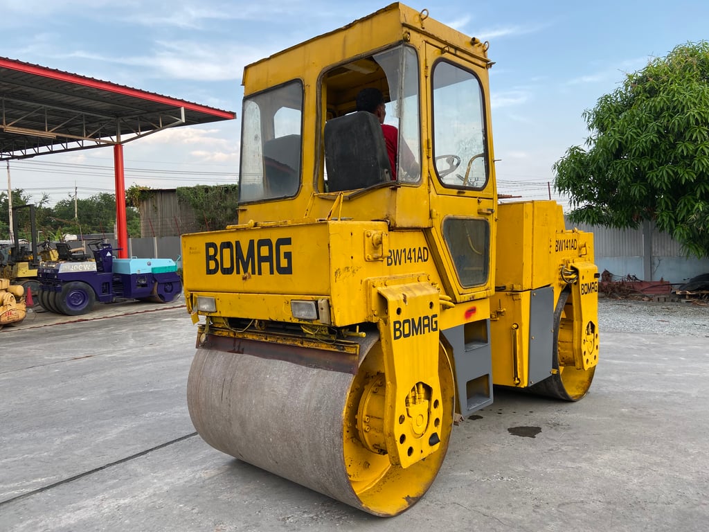 รถบดล้อเหล็ก BOMAG  BW141AD ขนาด 7 ตัน   รถเก่านอกนำเข้า ติดต่อ  Line jiraroj2909