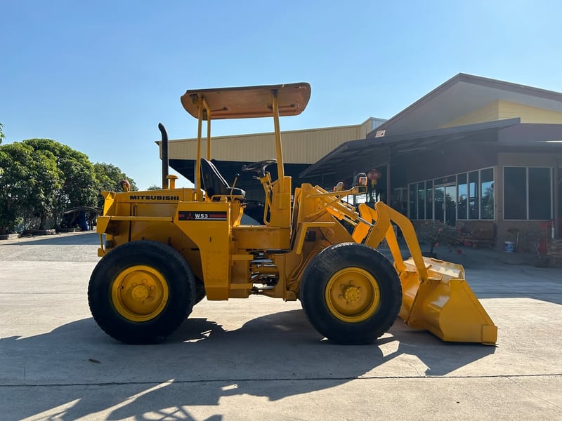 รถตักล้อยาง MITSUBISHI WS3 บุ้งกี๋ 0.5 คิว  รถเก่านอกนำเข้า ติดต่อ Line jiraroj2909