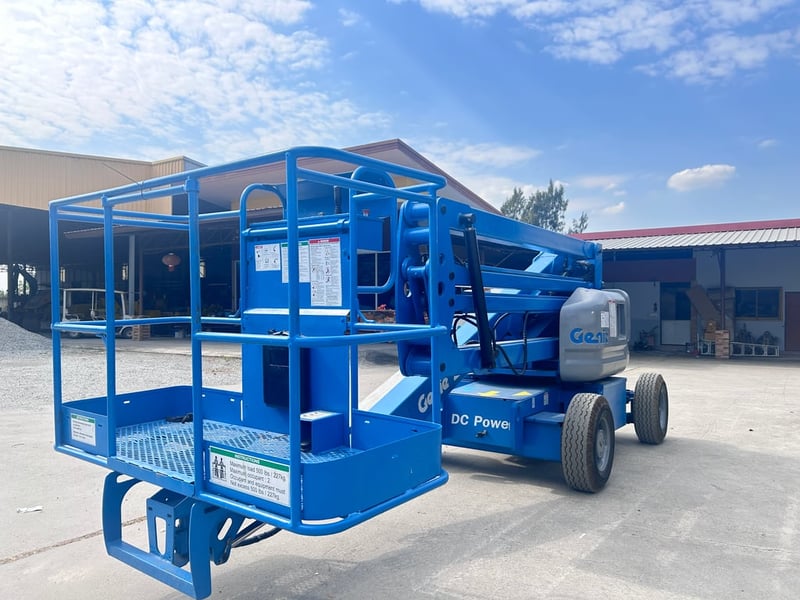 ขายรถกระเช้าไฟฟ้าบูมลิฟท์ GENIE  Z45-25 ความสูง 13.8 เมตร รถเก่านอก ติดต่อ Line jiraroj2909