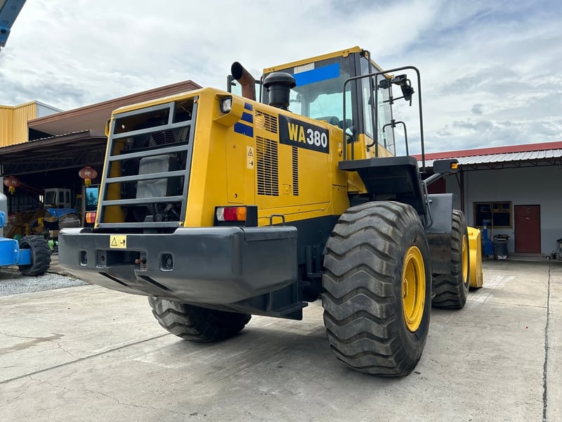 รถตักล้อยาง KOMATSU  WA380-6 บุ้งกี๋ 3.3 คิว  รถเก่านอกนำเข้า ติดต่อ Line jiraroj2909
