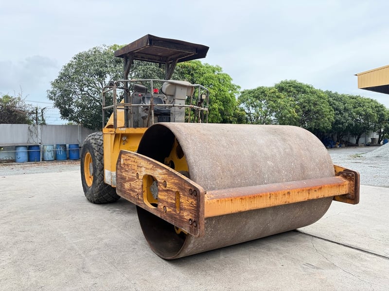 รถบดสั่นสะเทือน VOLVO SD110 ขนาด 11 ตัน   รถเก่านอกนำเข้า ติดต่อ  Line jiraroj2909