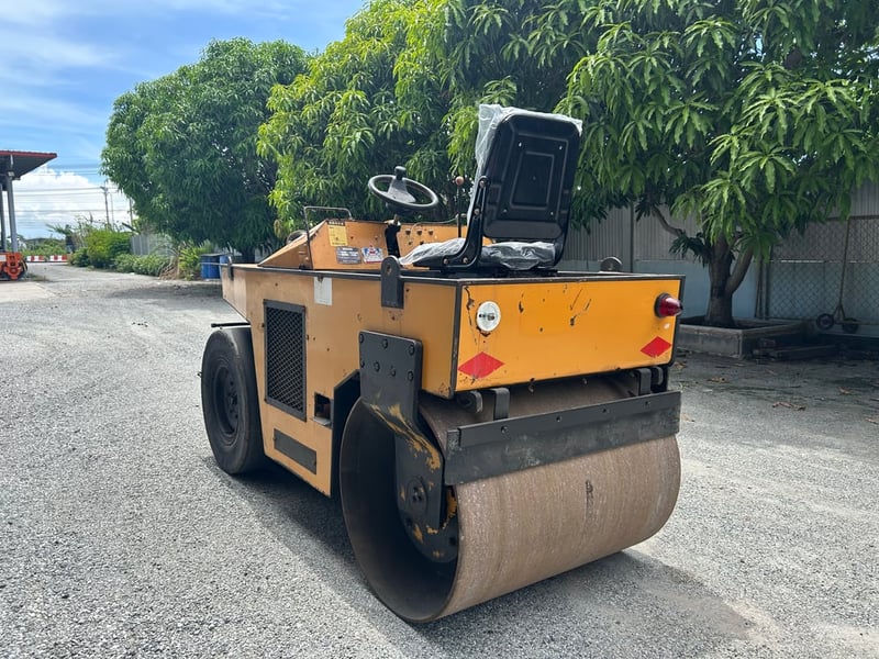 รถบด BOMAG BW102AC ขนาด 2.5 ตัน รถเก่านอกนำเข้า   ติดต่อ Line  jiraroj2909