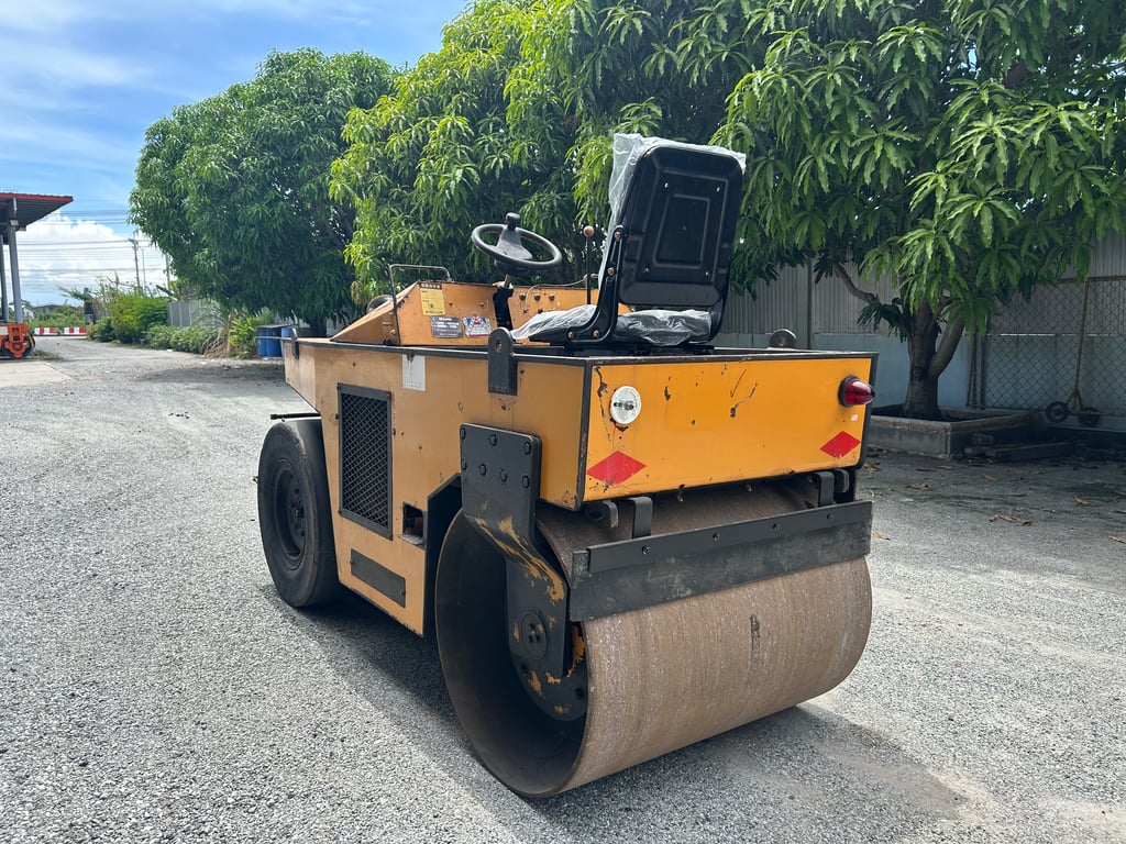 รถบด BOMAG BW102AC ขนาด 2.5 ตัน รถเก่านอกนำเข้า ติดต่อ Line jiraroj2909 รถบด BOMAG BW102AC ขนาด 2.5 ตัน รถเก่านอกนำเข้า ติดต่อ Line jiraroj2909