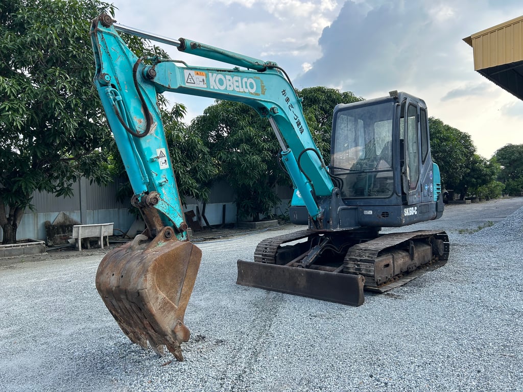 รถแบคโฮ KOBELCO SK60-C ขนาด 6 ตัน รถเก่านอกนำเข้า  ติดต่อ Line: jiraroj2909