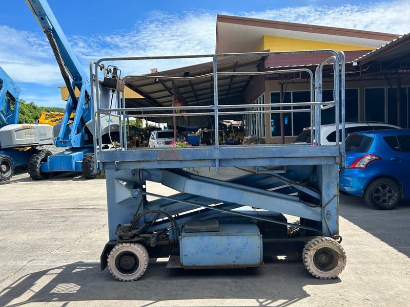 รถกระเช้ากรรไกร เสาเดี่ยวไฟฟ้า S-MAC  KKH60-2  ความสูง 5.95 เมตร  เก่านอกนำเข้า  ติดต่อ Line jiraroj2909