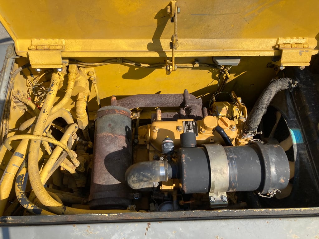 รถบดล้อหน้าเหล็กล้อหลังยาง KOMATSU  JV40CW-2  ขนาด 4 ตัน  รถเก่านอกนำเข้า  ติดต่อ Line  jiraroj2909