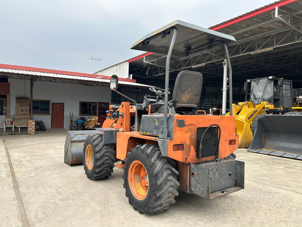 รถตักล้อยาง MITSUBISHI WS300A บุ้งกี๋ 0.5 คิว  รถเก่านอกนำเข้า ติดต่อ Line jiraroj2909