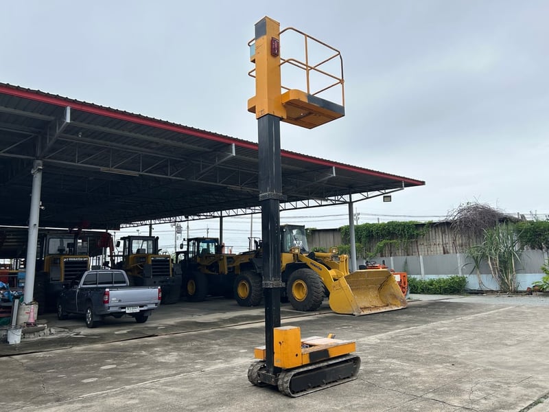 รถกระเช้าไฟฟ้าเสาเดี่ยว แทร็กยาง S-MAC NPC40 ความสูง 3.8 เมตร รถเก่านอก ติดต่อ Line jiraroj2909