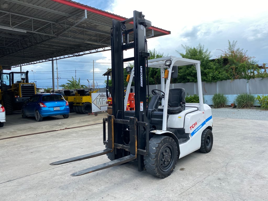 รถฟอร์คลิฟท์ TCM  FD30T3 ยก 3 ตัน ยกสูง 4 เมตร รถเก่านอกนำเข้า ติดต่อ Line jiraroj2909