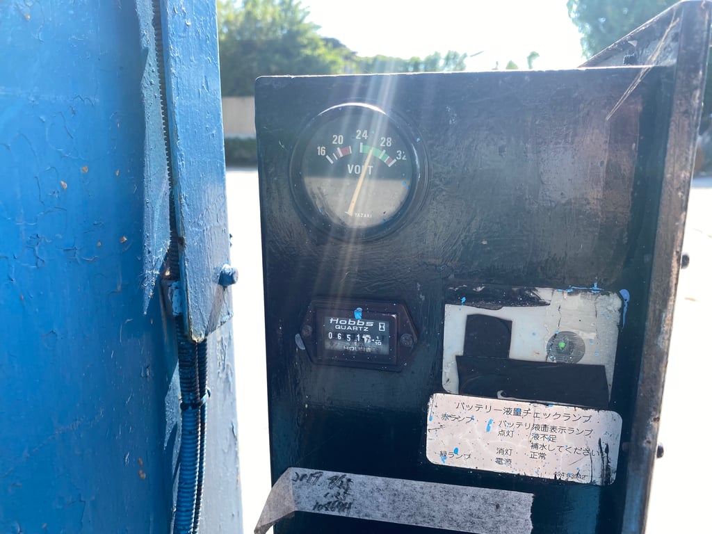 รถกระเช้าไฟฟ้าเสาเดี่ยว 4ล้อ AICHI SV03A  ความสูง2.7เมตร รถเก่านอก ติดต่อ Line jiraroj2909