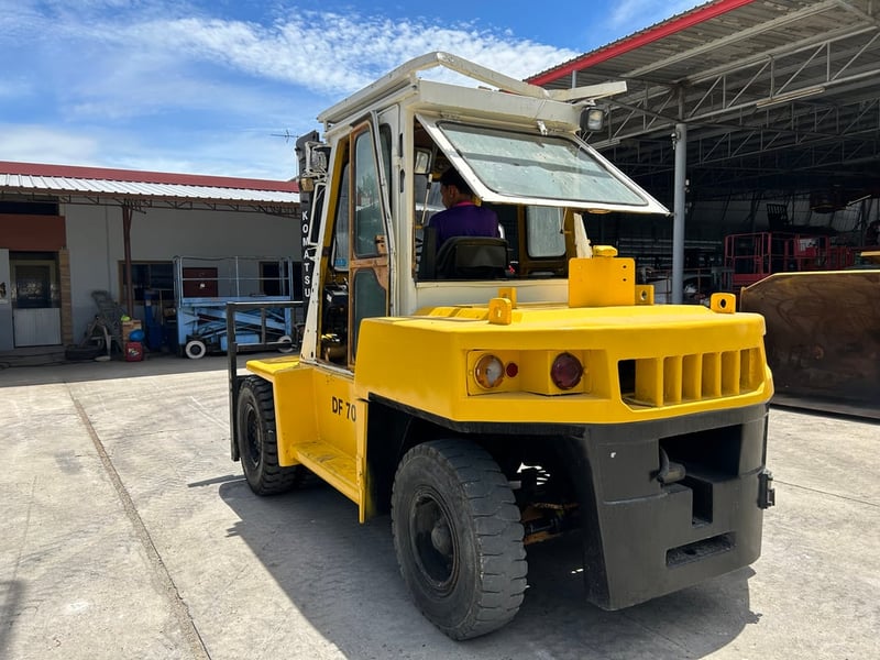 รถฟอร์คลิฟท์ KOMATSU DF70 ขนาด 7 ตัน ยกสูง 3 เมตร งาสไลด์ ติดต่อ Line jiraroj2909 รถฟอร์คลิฟท์ KOMATSU DF70 ขนาด 7 ตัน ยกสูง 3 เมตร งาสไลด์ ติดต่อ Line jiraroj2909