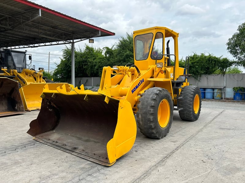 รถตักล้อยาง KOMATSU  WA180 บุ้งกี๋ 1.6 คิว ยกสูง 3.3 ม. รถเก่านอกนำเข้า ติดต่อ Line jiraroj2909