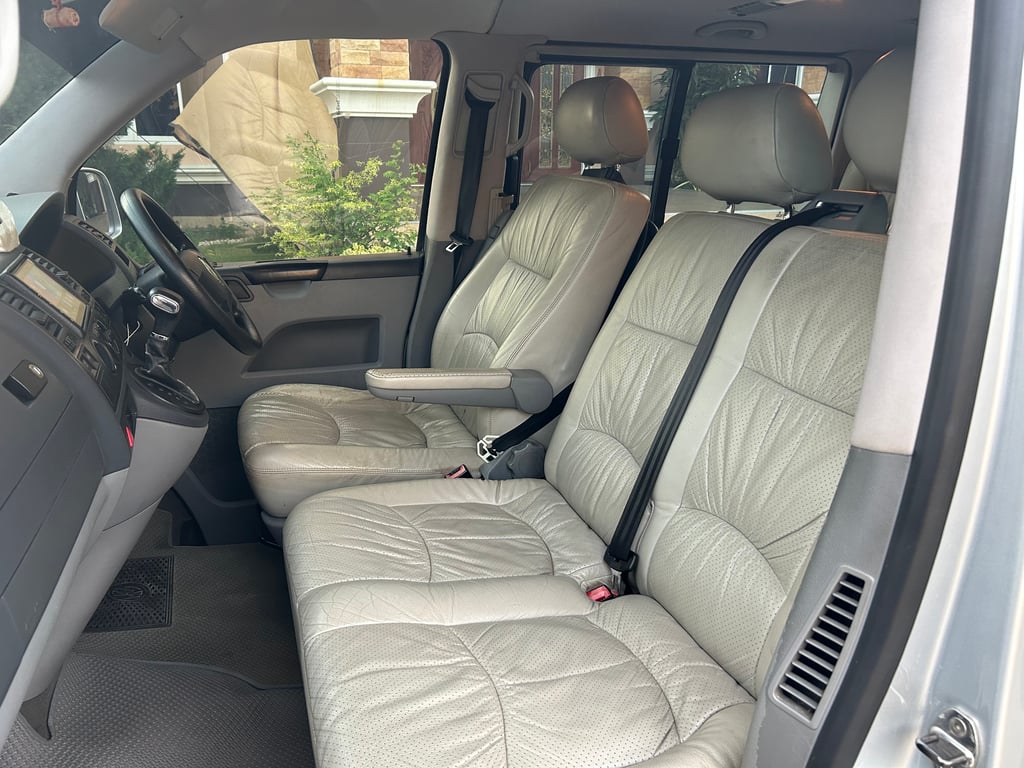 ปี 2005 รถตู้ Volkswagen Caravelle 2.5 TDi รถบ้าน เจ้าของขายเอง ปี 2005 รถตู้ Volkswagen Caravelle 2.5 TDi รถบ้าน เจ้าของขายเอง