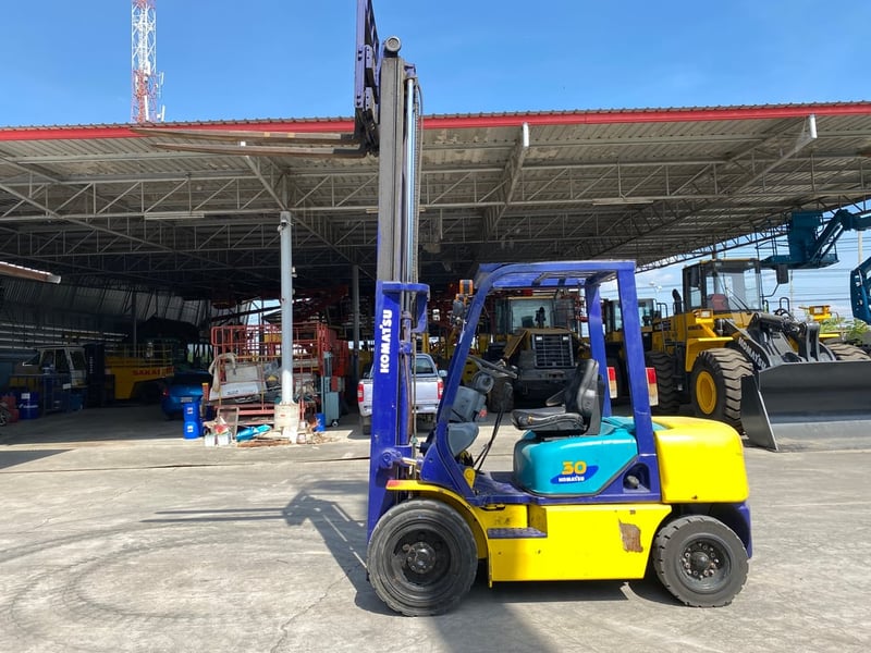 รถฟอร์คลิฟท์ KOMATSU รุ่น FD30T-12 เกียร์ธรรมดา รถเก่านอกนำเข้า ติดต่อ Line jiraroj2909