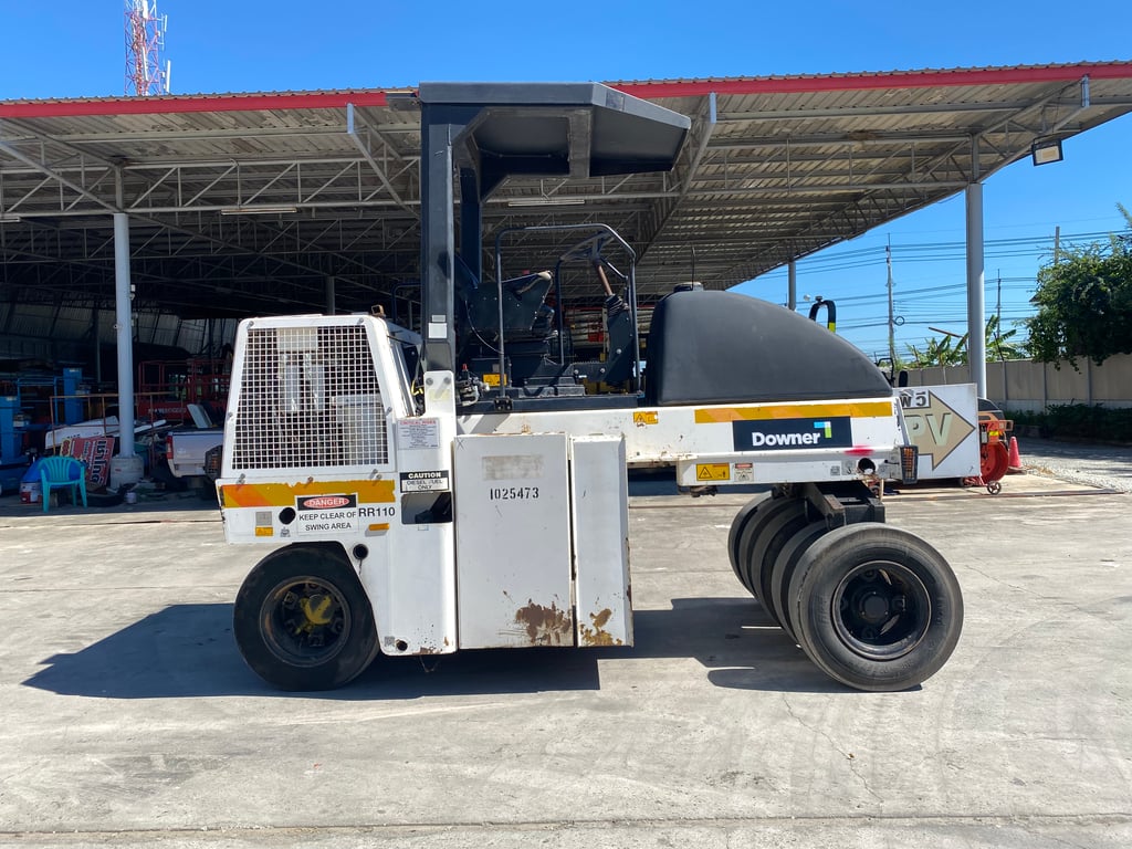 รถบดล้อยาง 9ล้อ  DYNAPAC  CP142 รถเก่านอกนำเข้า    ติดต่อ  Line jiraroj2909