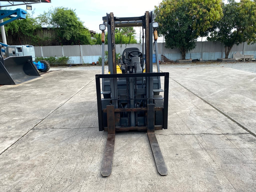 รถฟอร์คลิฟท์TCM  FD25T3C ขนาด 2.5ตัน   ยกสูง 3เมตร รถเก่านอกนำเข้า ติดต่อ Line jiraroj2909