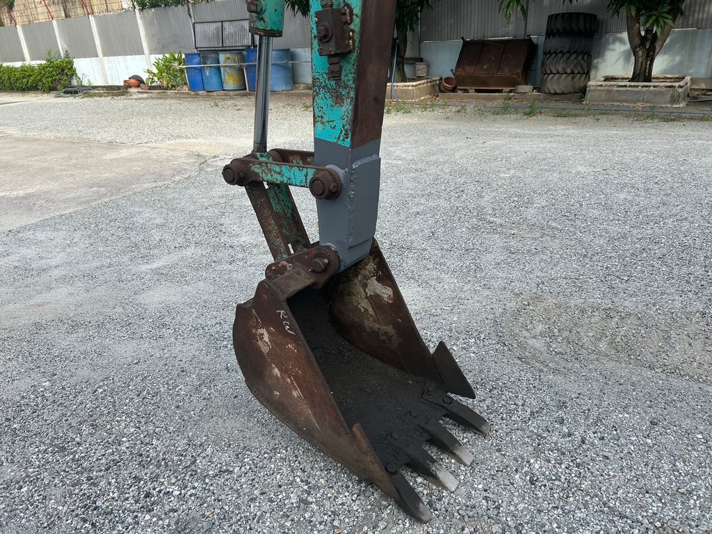 รถแบคโฮ KOBELCO SK30SR ขนาด 3 ตัน รถเก่านอกนำเข้า ติดต่อ Line: jiraroj2909