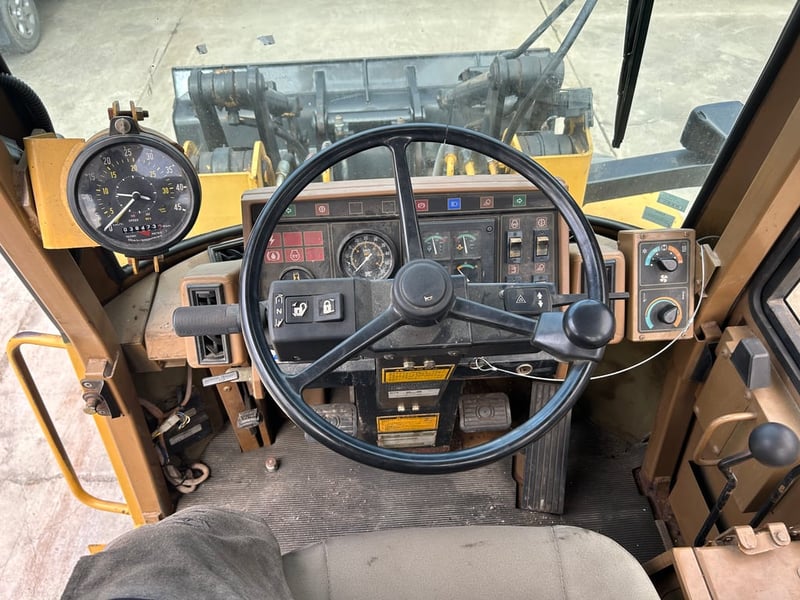 รถตักล้อยาง CAT IT14F บุ้งกี๋ 1.4 คิว ยกสูง 3.6 ม. คอนโทรลเดี่ยว รถเก่านอกนำเข้า ติดต่อ Line jiraroj2909 รถตักล้อยาง CAT IT14F บุ้งกี๋ 1.4 คิว ยกสูง 3.6 ม. คอนโทรลเดี่ยว รถเก่านอกนำเข้า ติดต่อ Line jiraroj2909