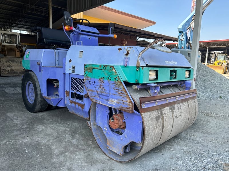 รถบด KOMASTU JV40CW-3 ล้อหน้าเหล็ก ล้อหลังยาง ขนาด 4ตัน ติดต่อ Line jiraroj2909 รถบด KOMASTU JV40CW-3 ล้อหน้าเหล็ก ล้อหลังยาง ขนาด 4ตัน ติดต่อ Line jiraroj2909