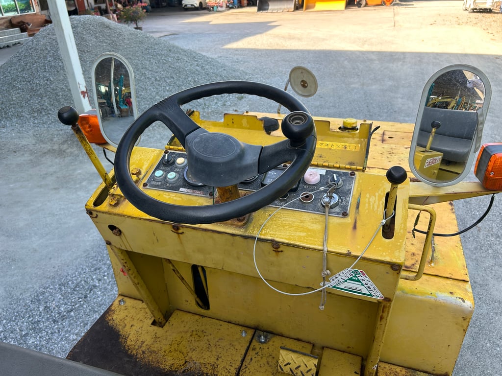 รถบด SAKAI TG25 ขนาด 2.5 ตัน รถเก่านอกนำเข้า  ติดต่อ   Line  jiraroj2909