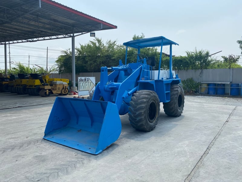 รถตักล้อยาง TCM 820 บุ้งกี๋ 0.7คิว แขนยกสูง 2.8 ม. เก่านอก ติดต่อ Line  jiraroj2909