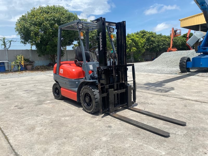 รถฟอร์คลิฟท์  TOYOTA  6FD25  ยก 2.5 ตัน เสาสูง 3เมตร  เกียร์ออโต้  รถเก่านอก ติดต่อ Line jiraroj2909