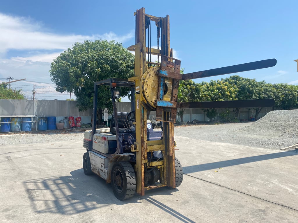 รถฟอร์คลิฟท์ KOMATSU FD25-11 ยก 2.5 ตัน ยกสูง 4 เมตร งาหมุน ติดต่อ Line jiraroj2909 รถฟอร์คลิฟท์ KOMATSU FD25-11 ยก 2.5 ตัน ยกสูง 4 เมตร งาหมุน ติดต่อ Line jiraroj2909