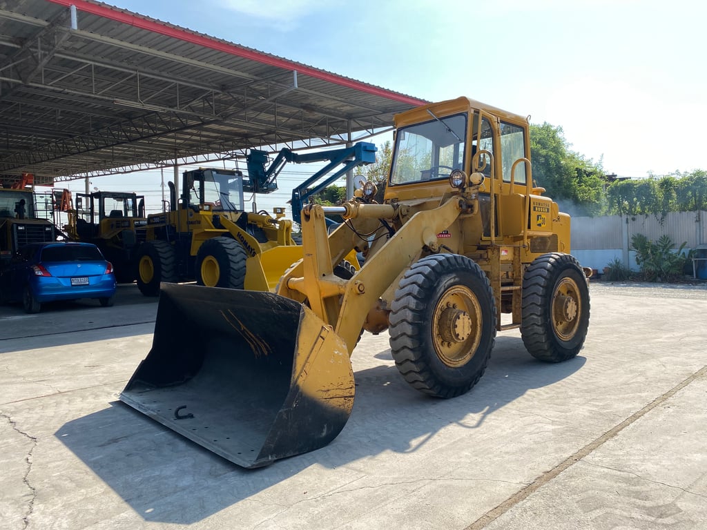 รถตักล้อยาง KOMATSU  JH30B บุ้งกี๋ 1คิว   รถเก่านอกนำเข้า ติดต่อ Line jiraroj2909