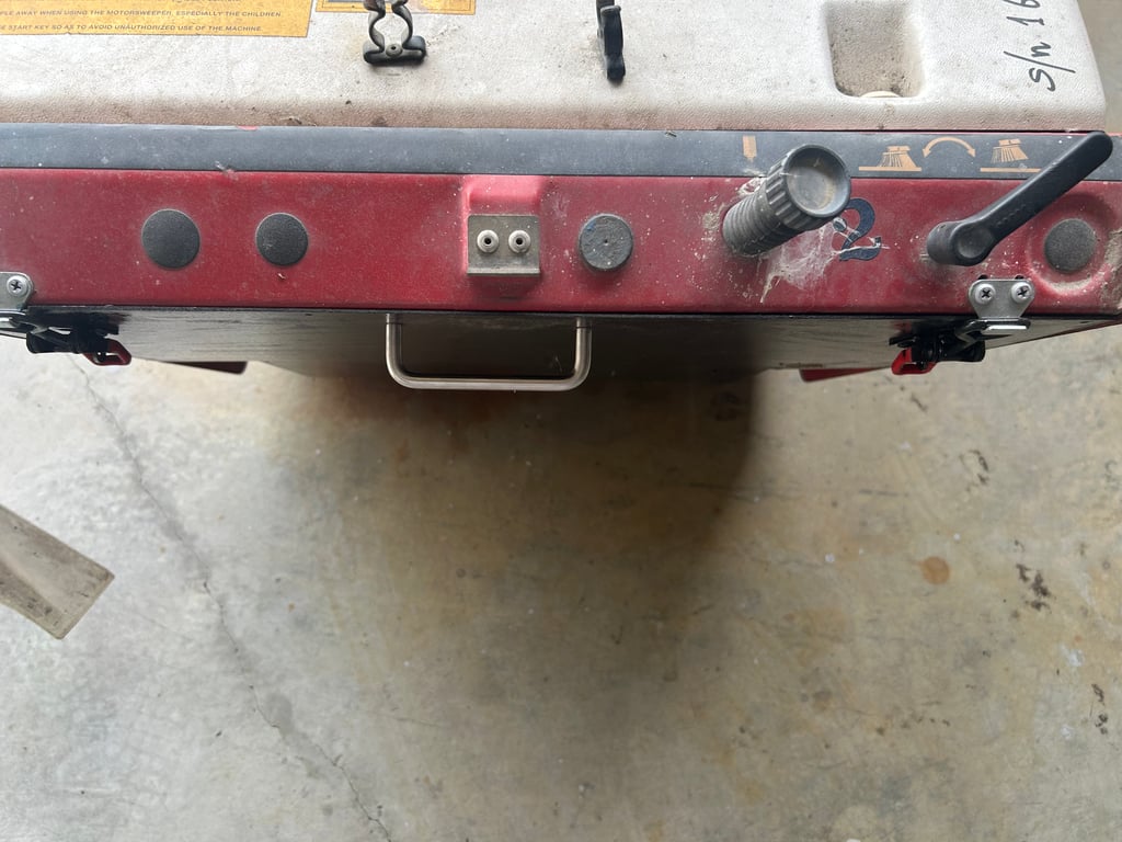 รถดูดฝุ่นแบบเดินตาม เครื่องยนต์เบนซิน ติดต่อ Line jiraroj2909 รถดูดฝุ่นแบบเดินตาม เครื่องยนต์เบนซิน ติดต่อ Line jiraroj2909