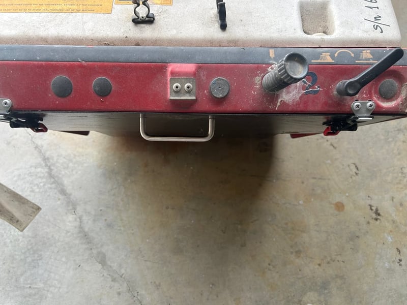 รถดูดฝุ่นแบบเดินตาม เครื่องยนต์เบนซิน ติดต่อ Line jiraroj2909