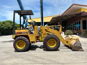 รถตักล้อยาง MITSUBISHI   WS300A บุ้งกี๋ 0.5 คิว ยกสูง 3 เมตร รถเก่านอกนำเข้า  ติดต่อ Line  jiraroj2909