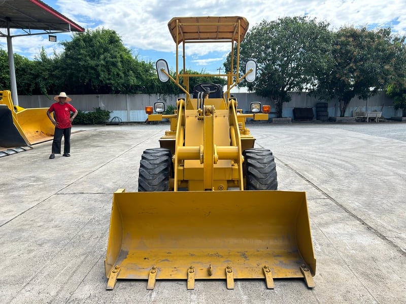 รถตักล้อยาง MITSUBISHI WS200 บุ้งกี๋ 0.3 คิว  รถเก่านอกนำเข้า ติดต่อ Line jiraroj2909