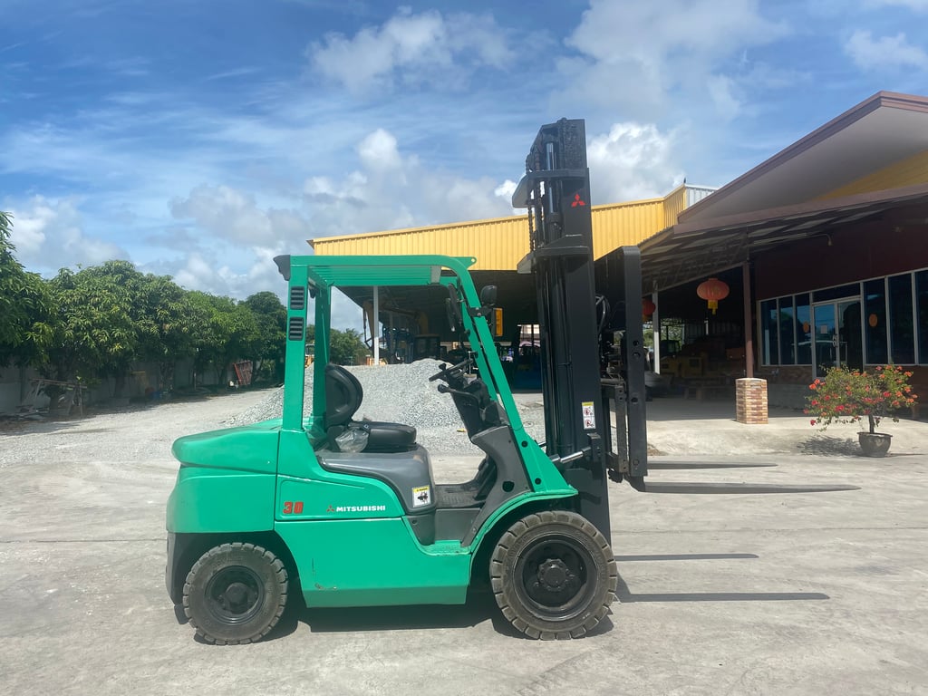 รถฟอร์คลิฟท์ MITSUBISHI FD30NT ยก 3ตัน เสาสูง 4เมตร งาสไลด์ ติดต่อ Line jiraroj2909