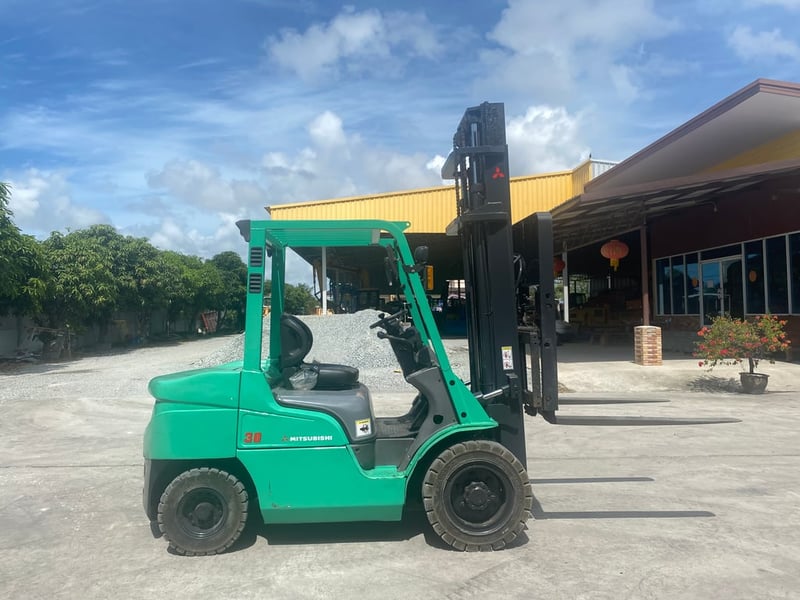 รถฟอร์คลิฟท์ MITSUBISHI FD30NT ยก 3ตัน เสาสูง 4เมตร งาสไลด์ ติดต่อ Line jiraroj2909