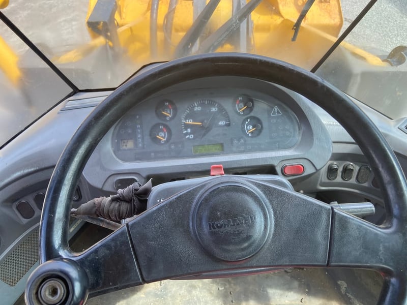 รถตักล้อยาง KOMATSU WA380-6 บุ้งกี๋ 3.4 คิว รถเก่านอกนำเข้า ติดต่อ Line jiraroj2909 รถตักล้อยาง KOMATSU WA380-6 บุ้งกี๋ 3.4 คิว รถเก่านอกนำเข้า ติดต่อ Line jiraroj2909