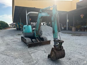 รถแบคโฮ KOBELCO SK30SR ขนาด 3 ตัน รถเก่านอกนำเข้า ติดต่อ Line: jiraroj2909