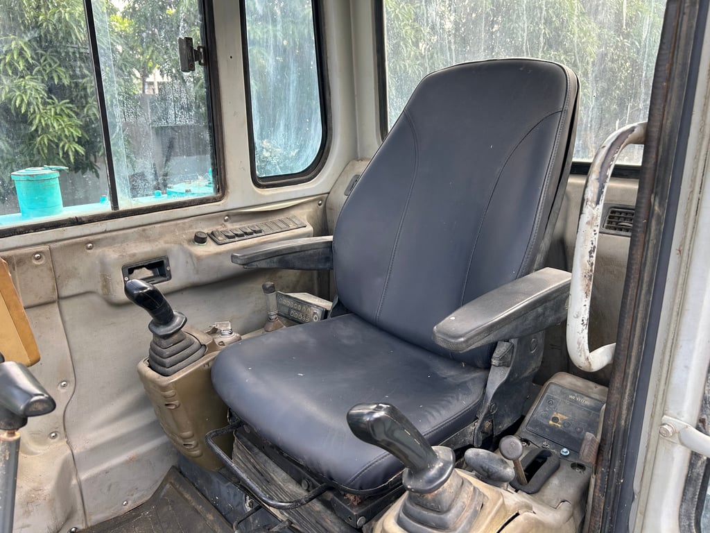 รถแบคโฮ KOBELCO SK60-C ขนาด 6 ตัน รถเก่านอกนำเข้า  ติดต่อ Line: jiraroj2909