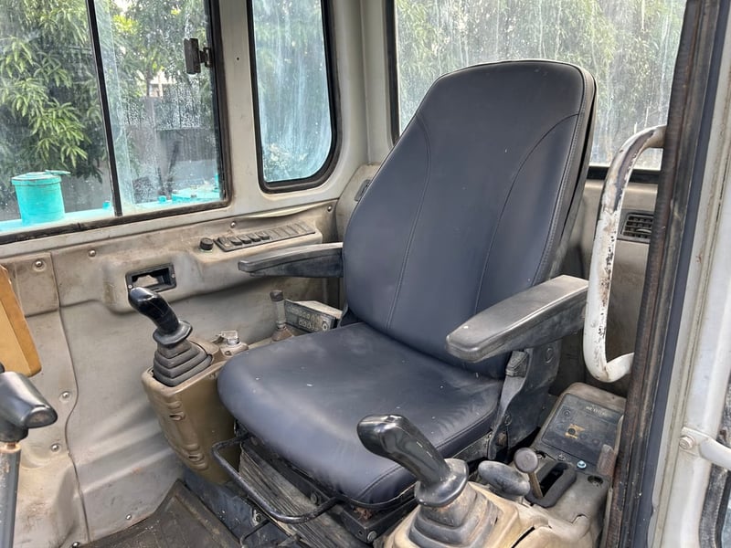 รถแบคโฮ KOBELCO SK60-C ขนาด 6 ตัน รถเก่านอกนำเข้า  ติดต่อ Line: jiraroj2909