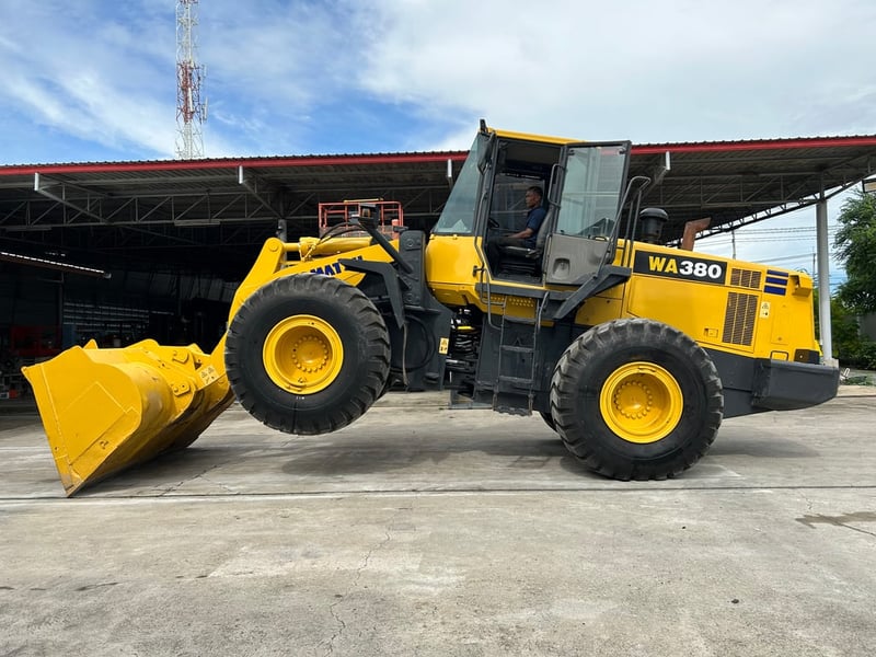 รถตักล้อยาง KOMATSU  WA380-6 บุ้งกี๋ 3.3 คิว  รถเก่านอกนำเข้า ติดต่อ Line jiraroj2909