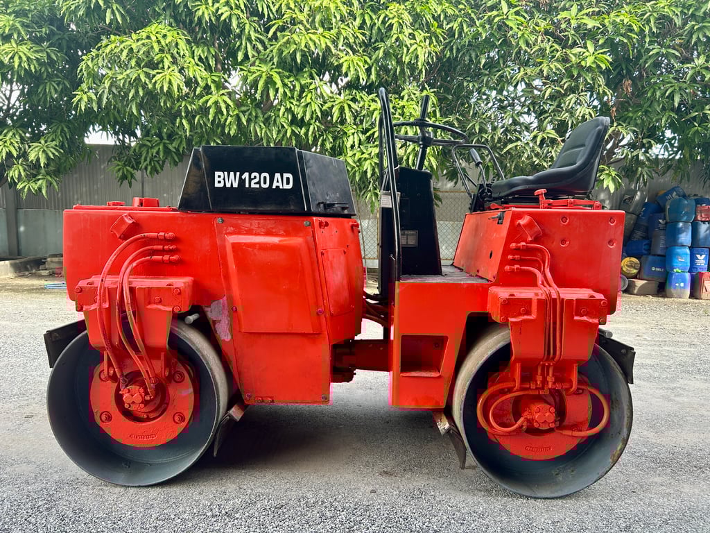รถบดสั่นสะเทือน BOMAG BW120AD ขนาด 3 ตัน รถเก่านอกนำเข้า   ติดต่อ Line  jiraroj2909