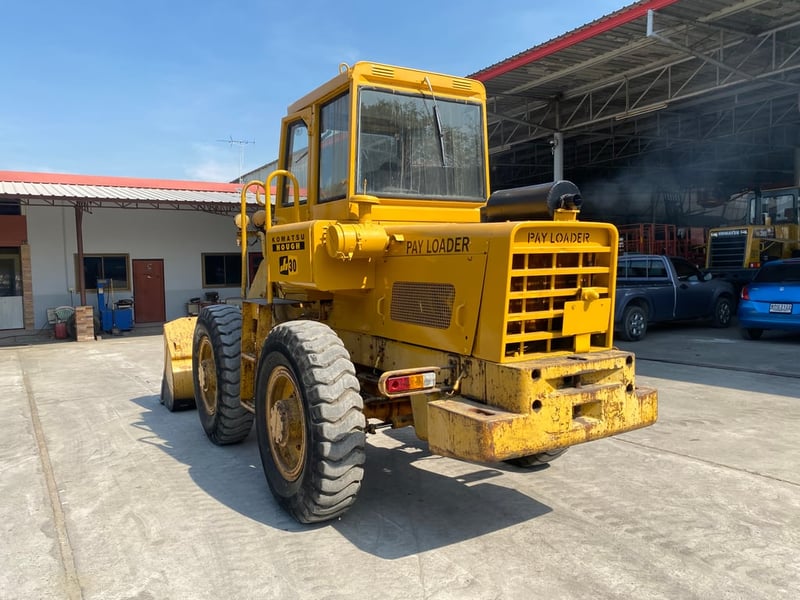 รถตักล้อยาง KOMATSU  JH30B บุ้งกี๋ 1คิว   รถเก่านอกนำเข้า ติดต่อ Line jiraroj2909