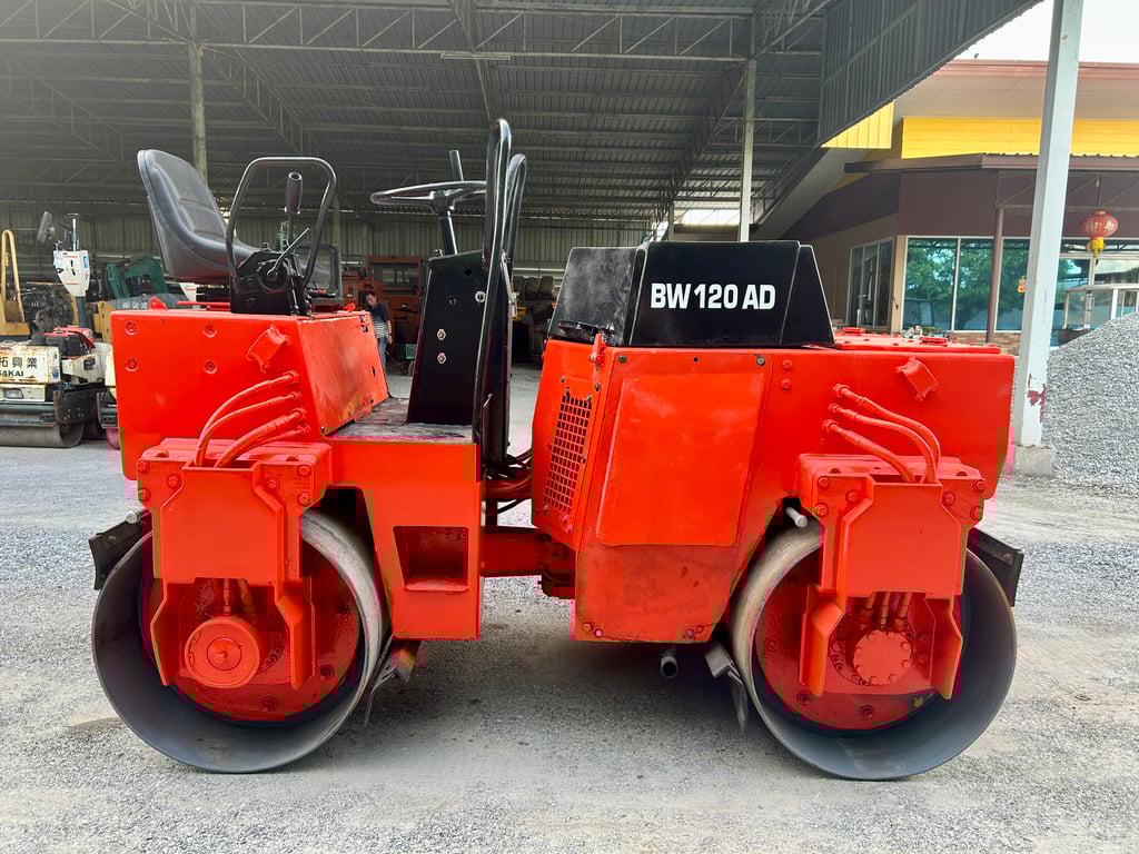 รถบดสั่นสะเทือน BOMAG BW120AD ขนาด 3 ตัน รถเก่านอกนำเข้า   ติดต่อ Line  jiraroj2909