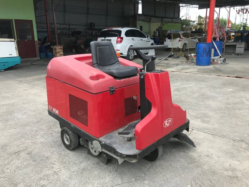 รถดูดฝุ่นแบบขับ RCM  ติดต่อ Line jiraroj2909