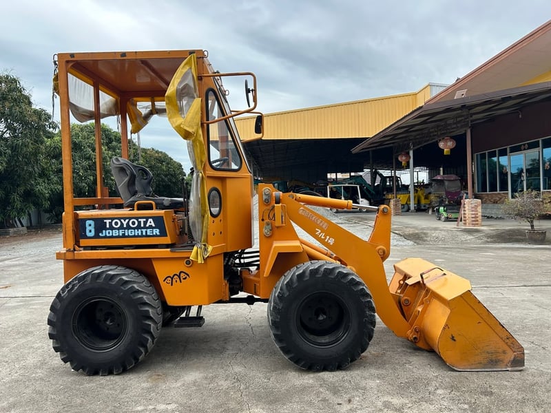 รถตักล้อยาง TOYOTA SDT8 บุ้งกี๋ 0.4 คิว  รถเก่านอกนำเข้า ติดต่อ Line jiraroj2909