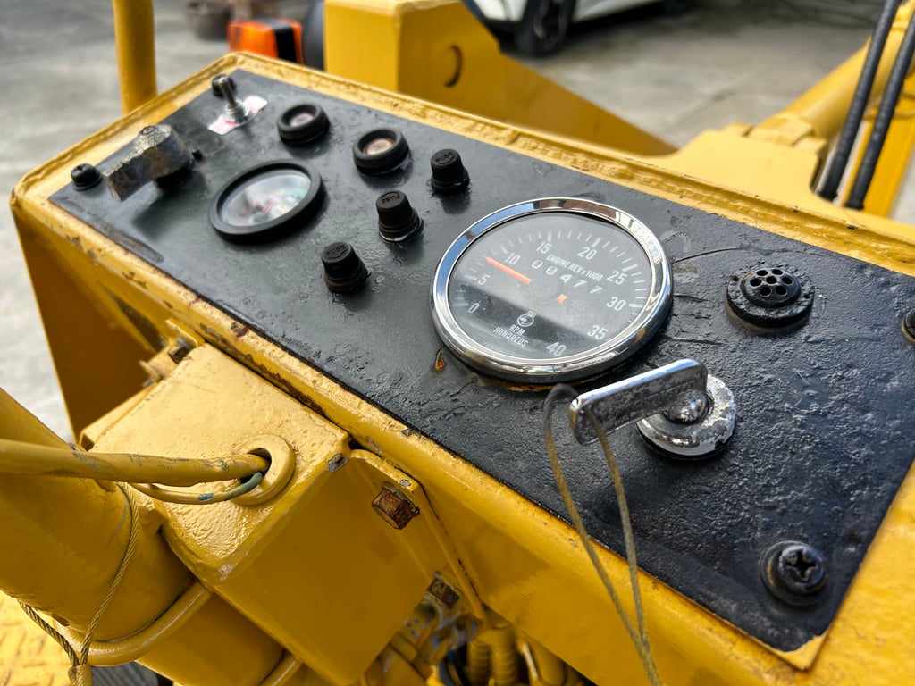 รถตักล้อยาง MITSUBISHI WS200 บุ้งกี๋ 0.3 คิว  รถเก่านอกนำเข้า ติดต่อ Line jiraroj2909