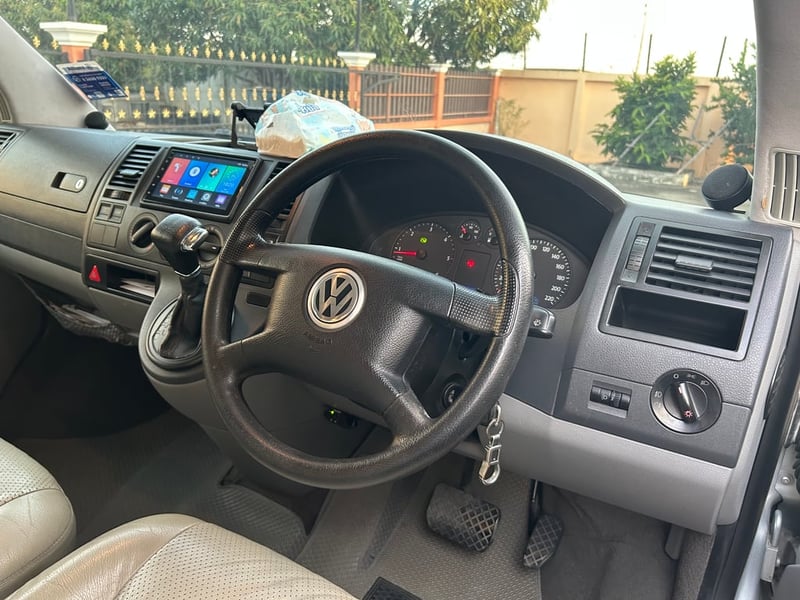 ปี 2005 รถตู้ Volkswagen Caravelle 2.5 TDi รถบ้าน เจ้าของขายเอง