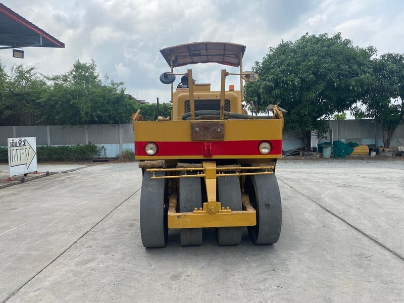 ขายรถบดล้อยาง 9 ล้อ  WATANABE  WP902 รถเก่านอกนำเข้า ติดต่อ  Line: jiraroj2909