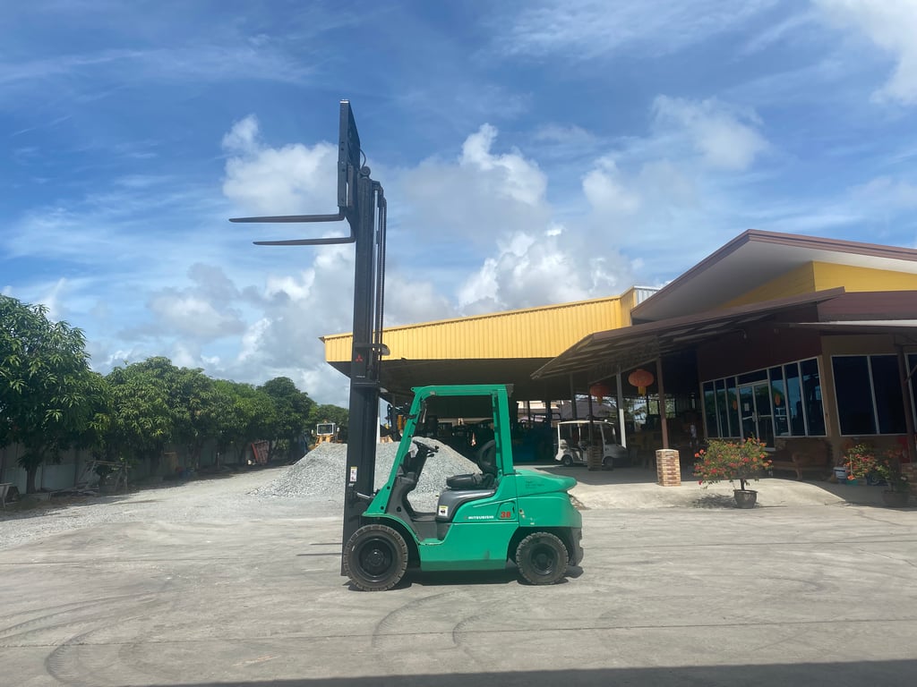 รถฟอร์คลิฟท์ MITSUBISHI FD30NT ยก 3ตัน เสาสูง 4เมตร งาสไลด์ ติดต่อ Line jiraroj2909