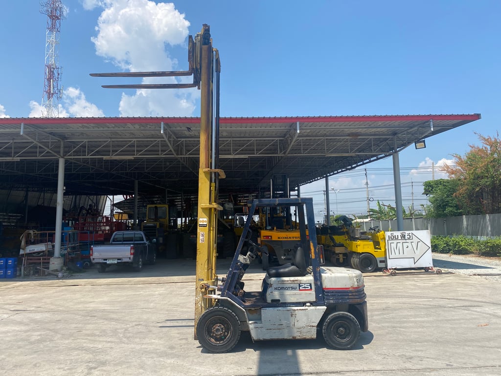รถฟอร์คลิฟท์ KOMATSU FD25-11 ยก 2.5 ตัน ยกสูง 4 เมตร งาหมุน ติดต่อ Line jiraroj2909 รถฟอร์คลิฟท์ KOMATSU FD25-11 ยก 2.5 ตัน ยกสูง 4 เมตร งาหมุน ติดต่อ Line jiraroj2909